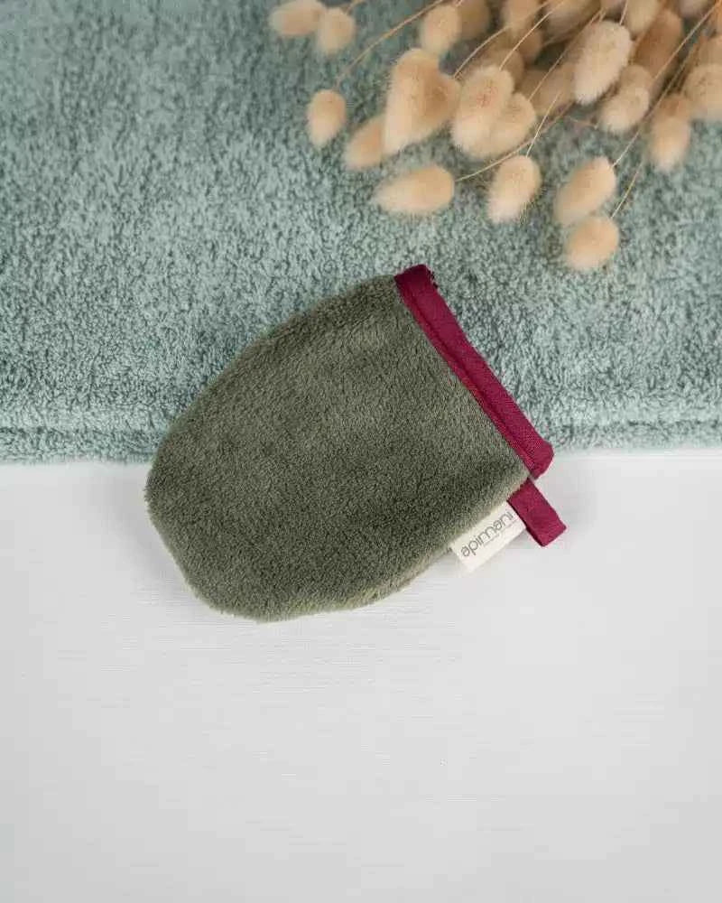 Gant démaquillant à l'eau