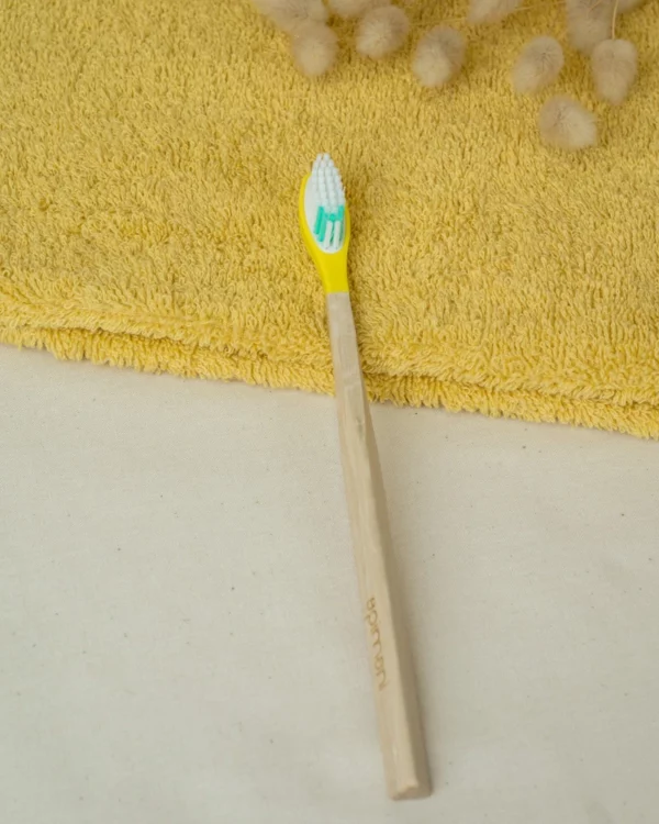 brosse à dents rechargeable jaune extra-souple