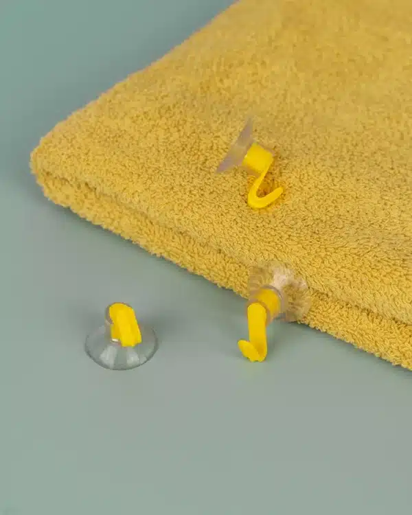 rangement crochet salle de bain jaune