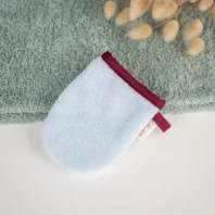 gant-demaquillant-bleu