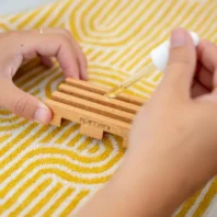 proteger-porte-savon-en-bois